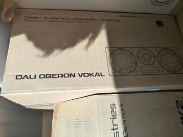 Dali oberon vokal splinternieuw center speaker beschikbaar voor biedingen