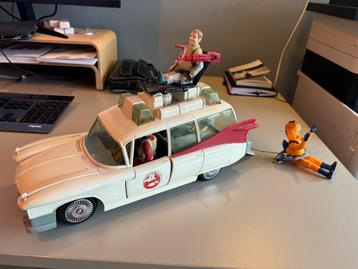 Ghostbusters auto ecto 1 vintage met vier ghostbusters beschikbaar voor biedingen