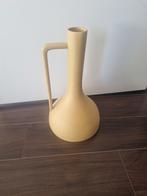 Zachtgeel vaas te koop, in nette staat, Ophalen of Verzenden, Zo goed als nieuw, Glas, Minder dan 50 cm