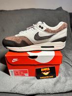 Nike Air Max 1 size? Exclusive 44, Kleding | Heren, Schoenen, Ophalen of Verzenden, Nieuw, Bruin, Sneakers of Gympen