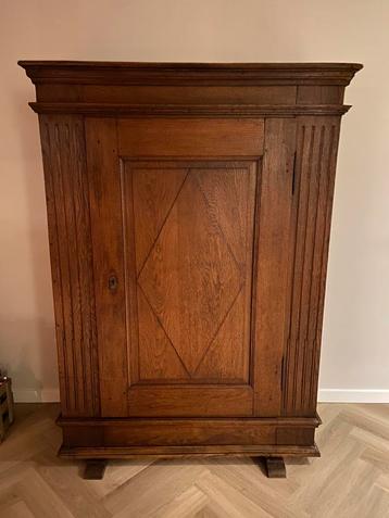 Prachtige Antieke eiken Kast beschikbaar voor biedingen