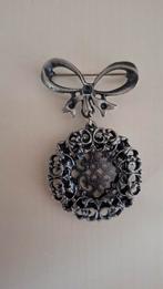 Vintage Zilverkleurige Broche met Strik, Sieraden, Tassen en Uiterlijk, Broches, 4 tot 7 cm, Gebruikt, Ophalen of Verzenden, Zilver