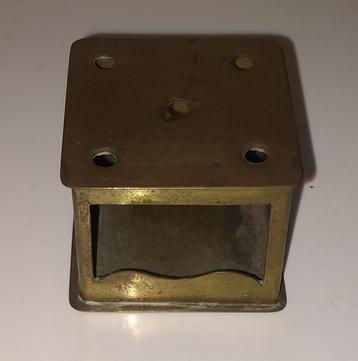  Miniatuur geel  koperen stoof   beschikbaar voor biedingen