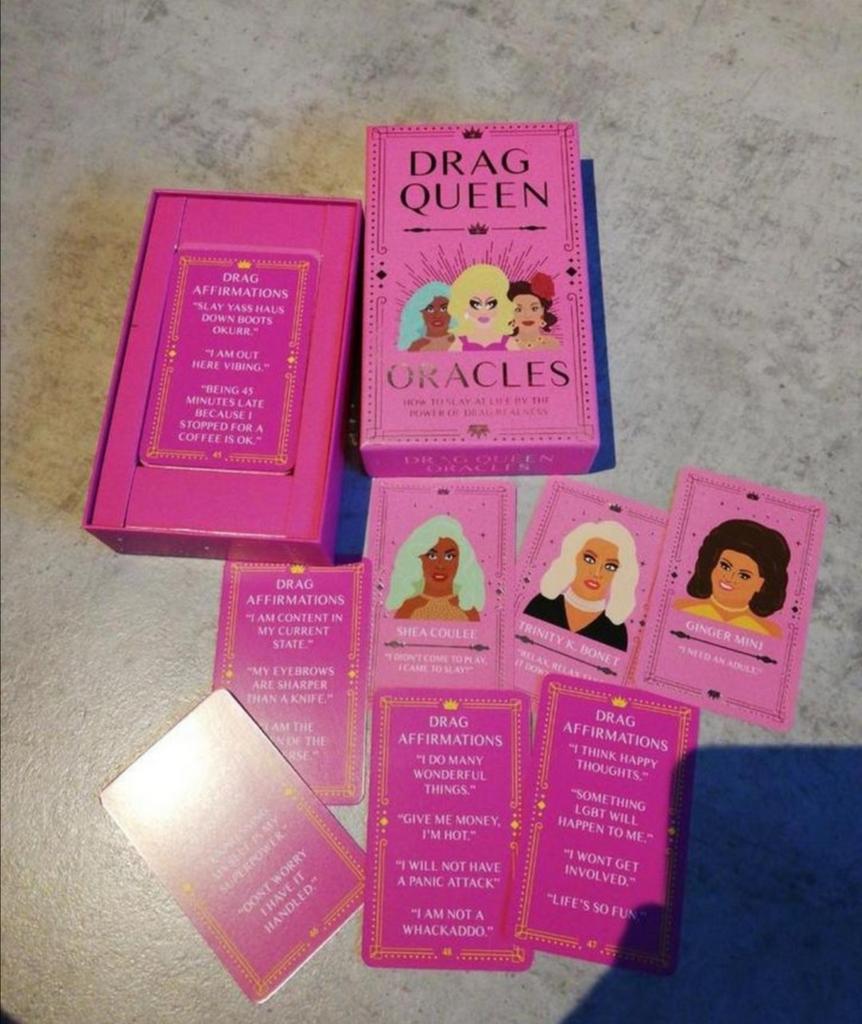Drag queen, oracles, Ophalen of Verzenden, Zo goed als nieuw, Spiritualiteit algemeen, Achtergrond en Informatie