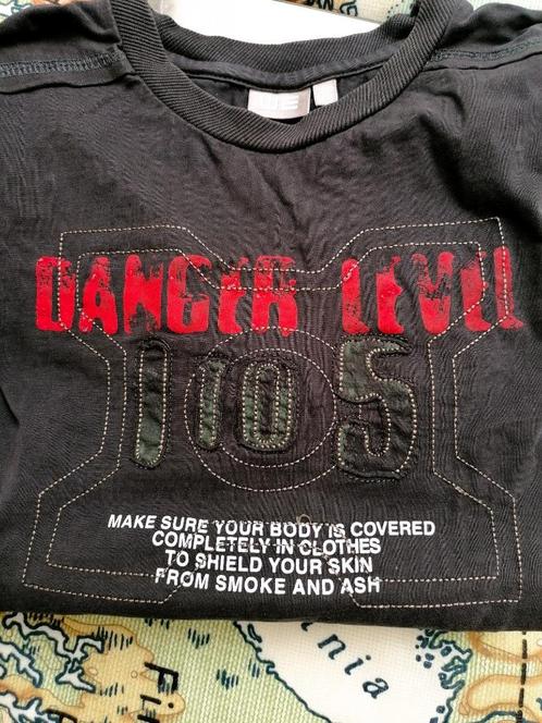 WE zwarte longsleeve Danger Level, maat 134/140, Kinderen en Baby's, Kinderkleding | Maat 134, Gebruikt, Jongen, Shirt of Longsleeve