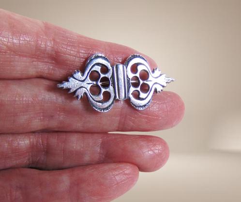 Mooie antiek 835 zilveren BOEKSLOT broche 19de eeuw!, Sieraden, Tassen en Uiterlijk, Broches, Zo goed als nieuw, Zilver, Zilver