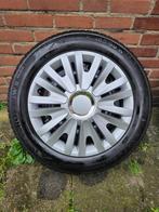 Winterbanden Tyfoon met wieldoppen 185/60R15, Auto-onderdelen, Banden en Velgen, Ophalen, Gebruikt, 15 inch, Banden en Velgen