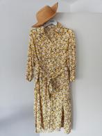Jurk V.Code M geel/crème. Vintage look., Ophalen of Verzenden, Zo goed als nieuw, Geel, Onder de knie