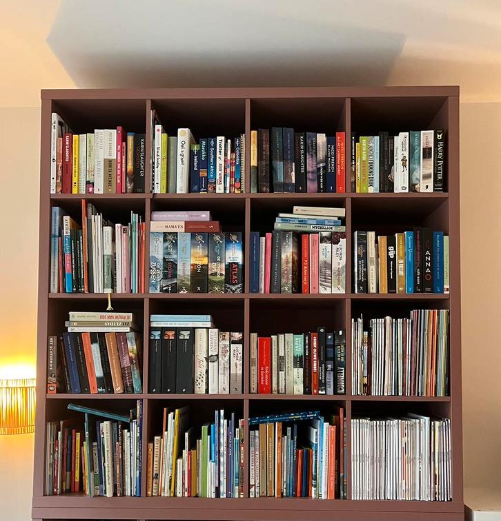 Kallax 4x4 (147x147) in burgundy kleur, Huis en Inrichting, Kasten | Boekenkasten, Zo goed als nieuw, 50 tot 100 cm, Minder dan 100 cm
