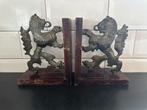 Twee antieke boekensteunen met metalen leeuwen, Ophalen of Verzenden