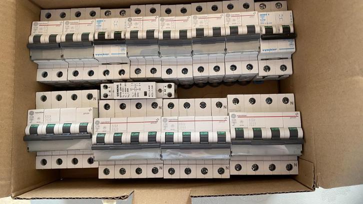 Elektrische Automatische Zekeringen, Doe-het-zelf en Verbouw, Elektra en Kabels, Gebruikt, Schakelaar, Ophalen of Verzenden