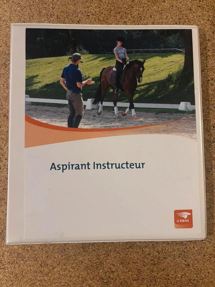 Lesmap KNHS Aspirant Instructeur, Boeken, Sportboeken, Zo goed als nieuw, Overige sporten, Ophalen of Verzenden