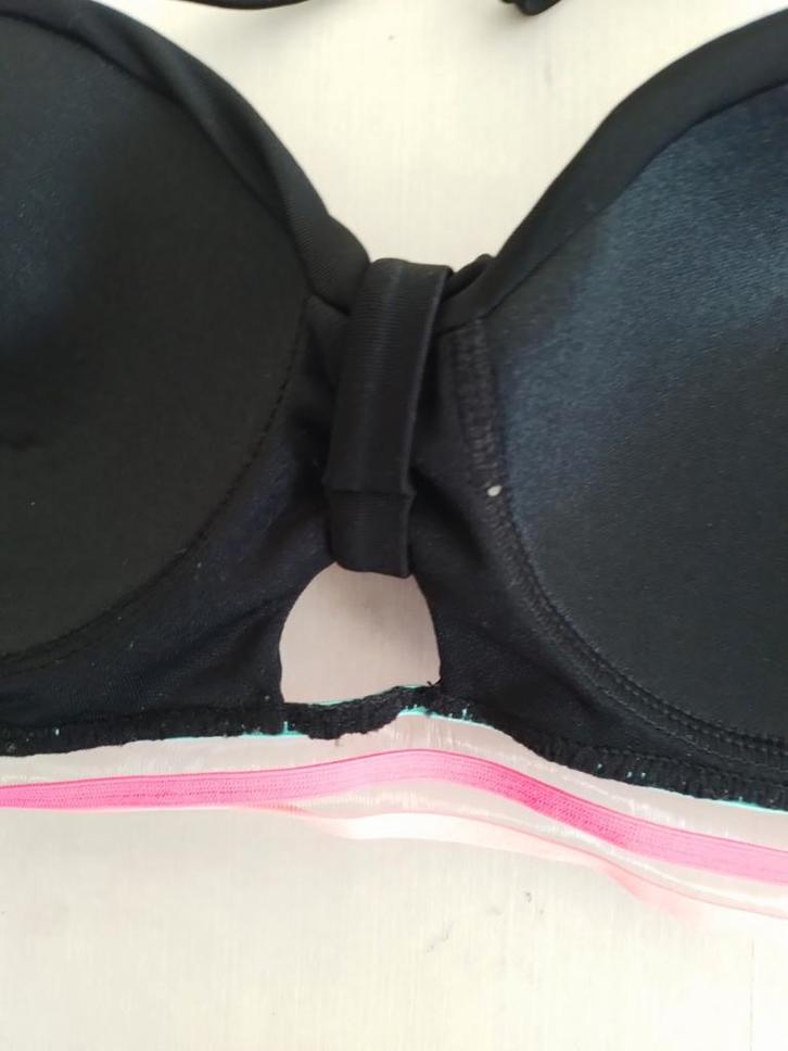 Trendy H&M Bikini – Maat M (38/40)
Zwart met kleurrijke band, Kleding | Dames, Badmode en Zwemkleding, Nieuw, Bikini, Overige kleuren