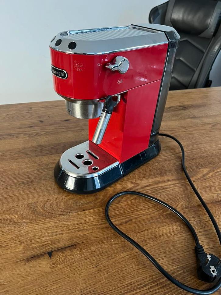 DeLonghi Dedica met luxe RVS portafilters– Espresso apparaat, Witgoed en Apparatuur, Koffiezetapparaten, Zo goed als nieuw, Espresso apparaat