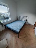 Ijzeren bedframe Zonder lattenbodem, Huis en Inrichting, Slaapkamer | Bedden, Ophalen, Zwart, 140 cm, Zo goed als nieuw