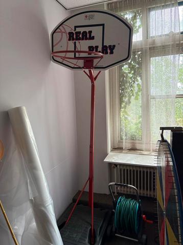 Basketbalpaal op statief voor buiten beschikbaar voor biedingen