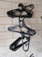 Kleiding hangers 50 stuks voor 5 euro of 0,20cent per stuk, Kleding | Dames, Kledinghangers, Ophalen, Zo goed als nieuw, Kunststof