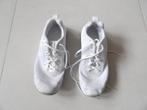 1 paar mooi witte NIKE sport schoenen met veters maat 41, Jongen of Meisje, Schoenen, Ophalen of Verzenden, Zo goed als nieuw