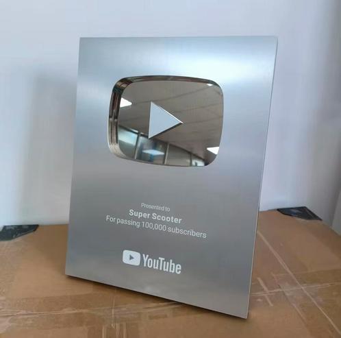 YouTube Playbutton award met jou eigen naam (customized), Huis en Inrichting, Woonaccessoires | Spiegels, Nieuw, Minder dan 100 cm