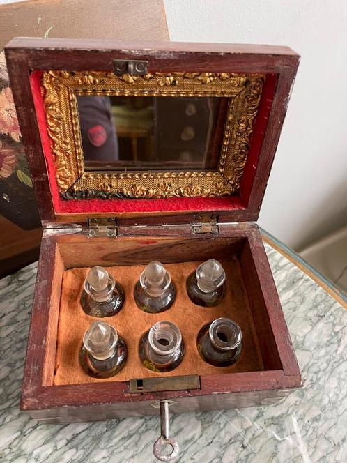 Antiek Parfum Kistje, Antiek en Kunst, Antiek | Woonaccessoires, Ophalen of Verzenden