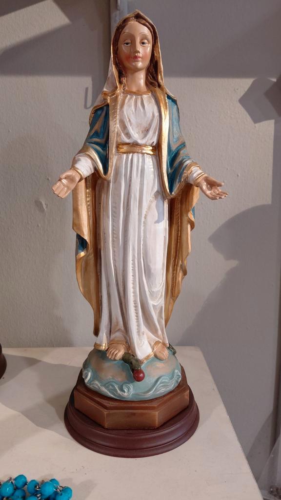 Mariabeeld van polystone gespreide handen., Antiek en Kunst, Antiek | Religie, Ophalen of Verzenden