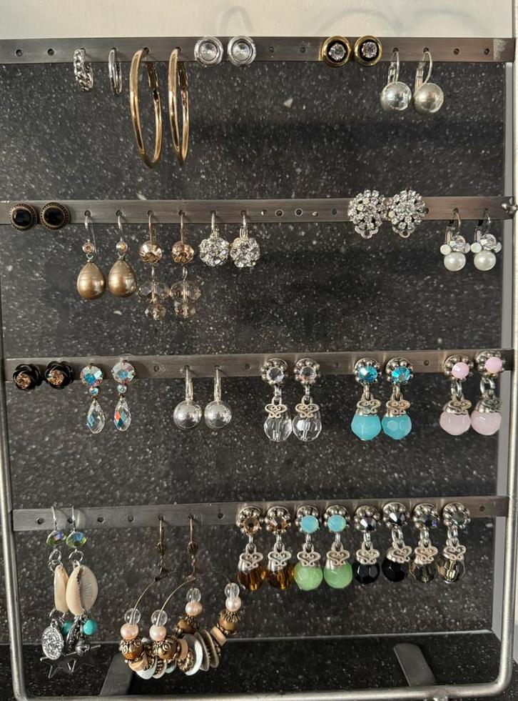 22 paar oorbellen oa Bibi Alhaja Blond, Sieraden, Tassen en Uiterlijk, Oorbellen, Zo goed als nieuw, Overige materialen, Overige kleuren