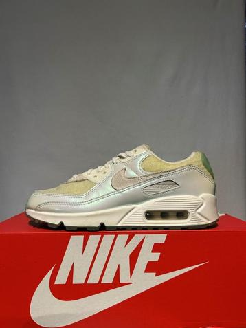 ALS NIEUW! Maat 39 - Nike Air Max 90 Future Is Clear beschikbaar voor biedingen