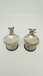 Twee hoge zilveren engelen bakjes: peper en zout., Antiek en Kunst, Verzenden, Zilver