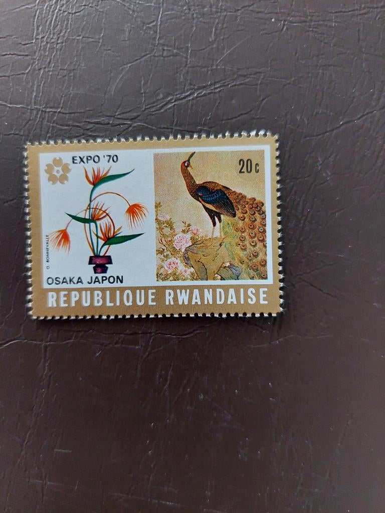 Pauw. Bloemen. Expo 1970 Japan. Rwanda, Postzegels en Munten, Ophalen of Verzenden, Dier of Natuur