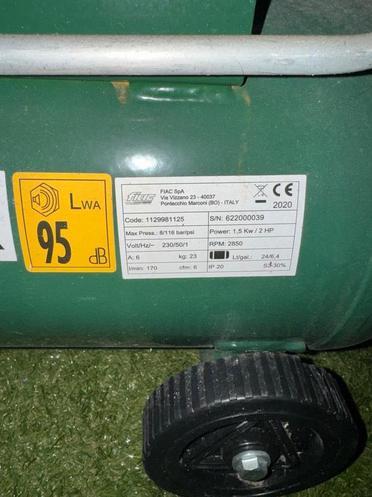 Compressor - FIAC - 24 liter - 8 bar, Doe-het-zelf en Verbouw, Compressors, Gebruikt, 6 tot 10 bar, 25 tot 100 liter, Minder dan 200 liter/min