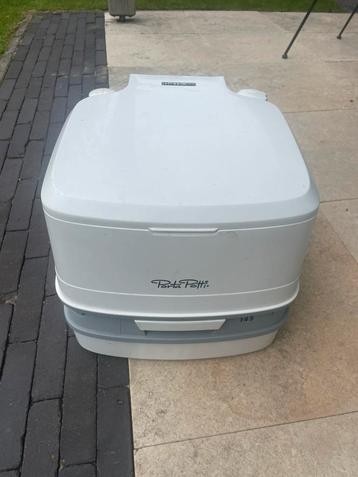 Porta Potti slechts 2 vakanties gebruikt beschikbaar voor biedingen