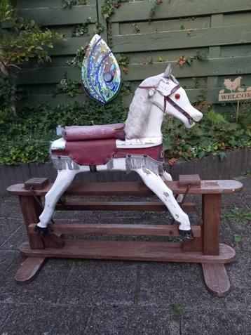 Houten vintage hobbelpaard schommelpaard uit de '50s. beschikbaar voor biedingen