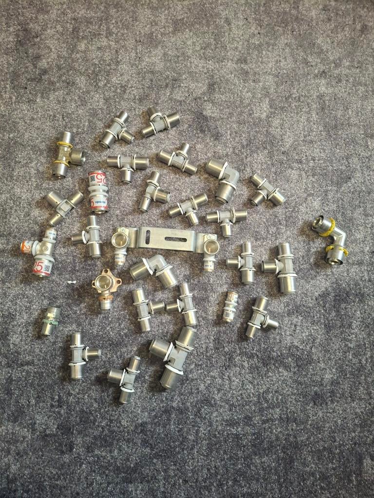 Diverse Uponor Koppelingen - Sanitair, Ophalen, Overige materialen, Gebruikt, Minder dan 20 mm