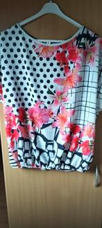 Zomerse top mt m wit blauw roze en bloemen, Ophalen of Verzenden, Zo goed als nieuw, Blauw, Zonder mouw
