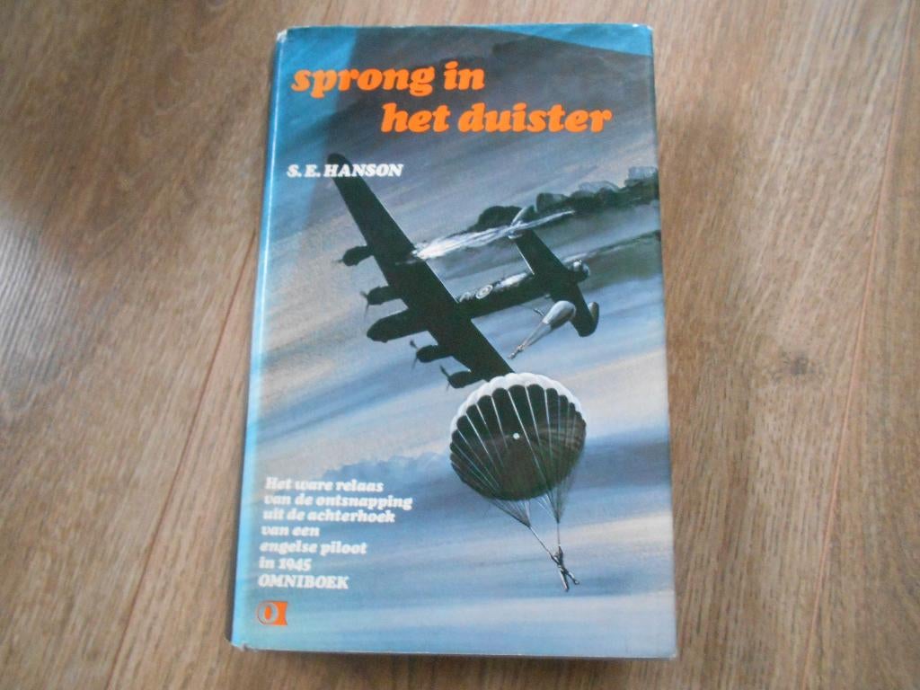 S.E. Hanson Sprong in het duister, Ophalen of Verzenden, Tweede Wereldoorlog, Zo goed als nieuw, Overige onderwerpen