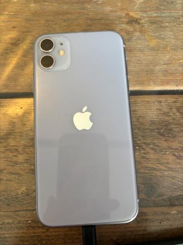 iPhone 11 64gb lila met beschermhoesje beschikbaar voor biedingen