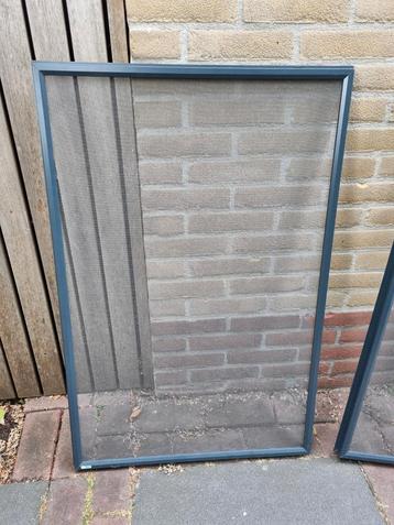 2 horren 95,1 X 62,4  beschikbaar voor biedingen