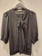 Mooie feestelijke zwarte blouse met strik.maat S, Ophalen, Zo goed als nieuw, Maat 38/40 (M), Zwart