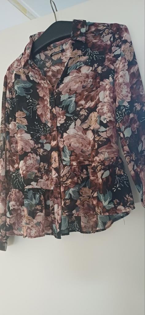 Leuke sierlijke bloemen blouse M, Kleding | Dames, Blouses en Tunieken, Ophalen of Verzenden