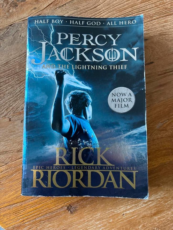 Percy Jackson en de Bliksemdief - Rick Riordan, Boeken, Fantasy, Gelezen, Ophalen of Verzenden
