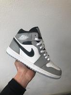 Nike jordan 1 mid light grey anthracite maat 39 NIEUW, Kleding | Heren, Nieuw, Ophalen of Verzenden