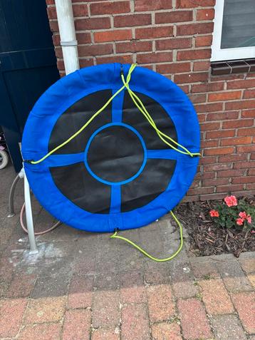 Nest schommel beschikbaar voor biedingen
