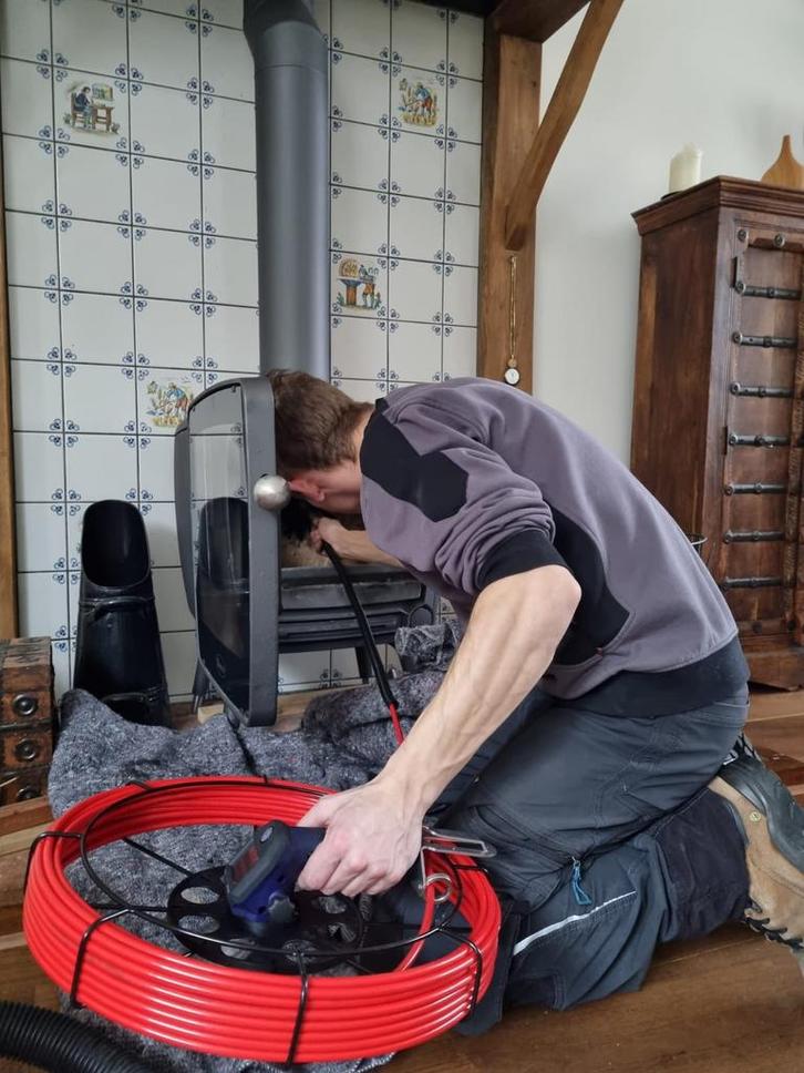 Schoorsteenveger Nederland, Diensten en Vakmensen, Schoorsteenvegers, Schoorsteenvegen