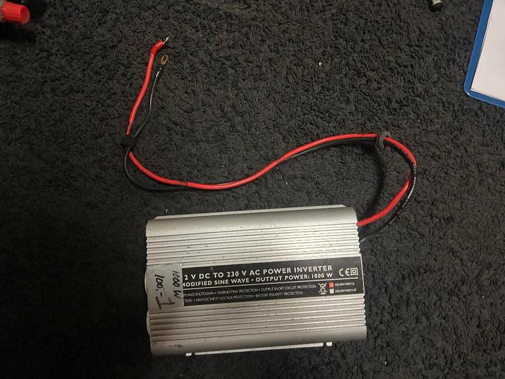 Omvormer 12V naar 220V, Doe-het-zelf en Verbouw, Elektra en Kabels, Gebruikt, Schakelaar, Ophalen