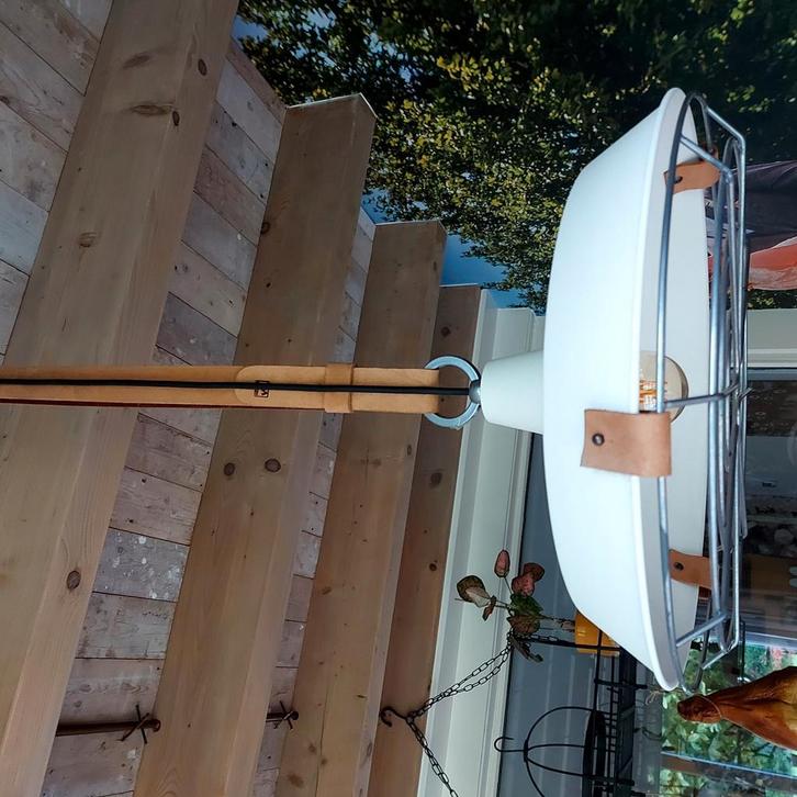Hanglamp wit aan riem, Huis en Inrichting, Lampen | Hanglampen, Gebruikt, Minder dan 50 cm, Overige materialen, Ophalen of Verzenden