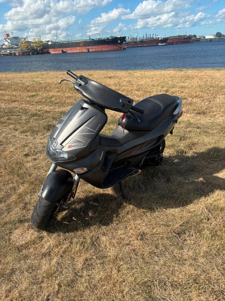 Gilera runner 70cc stage 1, Fietsen en Brommers, Scooters | Piaggio, Zo goed als nieuw, Zip, Maximaal 45 km/u, Tweetakt, Ophalen