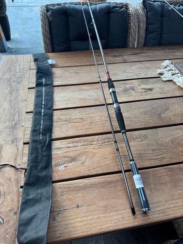 een nieuwe daiwa seahunter pilk 2,4m en 40-120 gr  beschikbaar voor biedingen