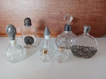 kleine collectie parfumflesjes beschikbaar voor biedingen
