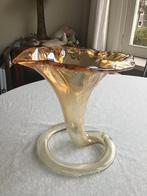 Vaas iriserend glas met gedraaide voet, Overige kleuren, Ophalen of Verzenden, Minder dan 50 cm, Glas