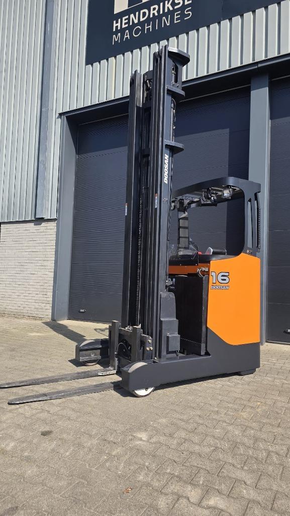 Doosan BR16 JW-7, Zakelijke goederen, Machines en Bouw | Heftrucks en Intern transport, Reachtruck, Elektrisch, 1000 tot 2000 kg